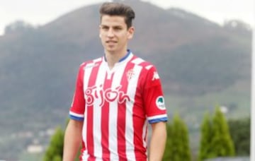 BONUS TRACK | Igor Lichnovski lucha por no caer con Sporting de Gijón en la actual temporada.