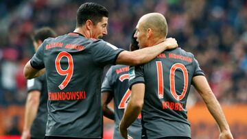 Football Soccer - FC Augsburg v Bayern Munich - German Bundesliga - WWK Arena, Augsburg, Germany - 29/10/16 - Bayern Munich&#039;s Robert Lewandowski and Arjen Robben celebrate a goal. REUTERS/Michaela Rehle DFL RULES TO LIMIT THE ONLINE USAGE DURING MATCH TIME TO 15 PICTURES PER GAME. IMAGE SEQUENCES TO SIMULATE VIDEO IS NOT ALLOWED AT ANY TIME. FOR FURTHER QUERIES PLEASE CONTACT DFL DIRECTLY AT + 49 69 650050