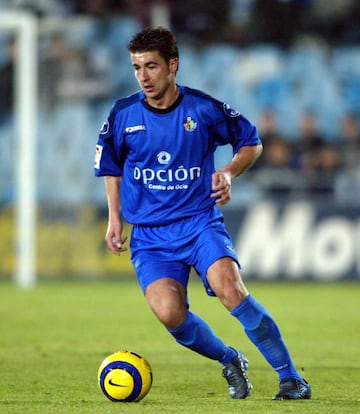 En la temporada 2004/05 jugó in total de 34 partidos con el Getafe. Anotó dos goles como azulón. 
