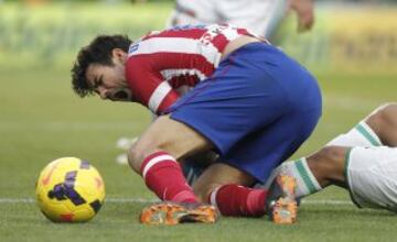 Diego Costa tras recibir una falta.