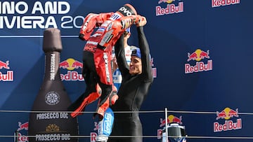 Marc Márquez en el podio de Misano.