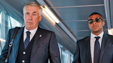 Ancelotti y Mbappé, a su salida de Madrid rumbo a Varsovia.
