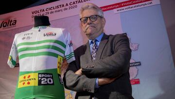 Rub&eacute;n Peric junto al maillot que lucier&aacute; el l&iacute;der de la general de la Volta a Catalunya.