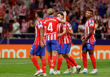 3-0. El delantero argentino celebra el tercer con Conor Gallagher.