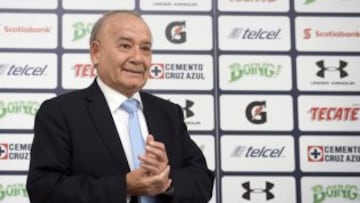 'Billy' Álvarez ocupó el mismo puesto de su padre, don Guillermo Álvarez Macías, al frente del Cruz Azul. La diferencia es que don Guillermo hizo al Cruz Azul uno de los equipos grandes de México en la década de los 70, con cinoc títulos de liga, mientras que su hijo 'Billy' sólo suma un título de liga desde que tomó el puesto en 1988.