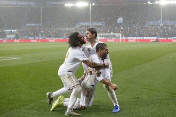 Alavés 1-2 Real Madrid | Centro desde la banda derecha que remató Isco a puerta. Pacheco la salvó pero no pudo reaccionar al remate de Carvajal a su rechace. El lateral del Real Madrid marcó el 1-2.