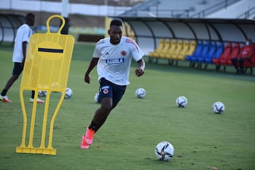 Los dirigidos por Reinaldo Rueda tuvieron su tercer día de prácticas. En la mañana hicieron trabajo de campo mientras que en la tarde se realizó gimnasio y trabajo en cancha.