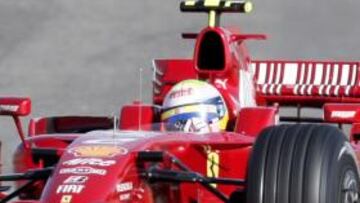 <b>DOMINIO CLARO.</b> Los Ferraris de Massa y Räikkonen se impusieron en una jornada marcada por los problemas de Alonso.