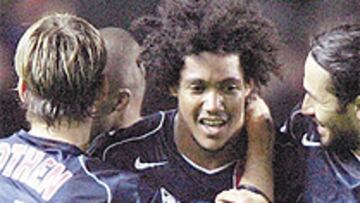 <b>GOLAZO Y TRES PUNTOS.</B> Coridon dio al PSG el primer triunfo.