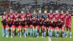 MEX7023. LEÓN (MÉXICO), 21/02/2023.- Jugadoras de Colombia posan hoy, previo al partido por la Womens Revelations Cup entre México y Colombia en el estadio de León (México). EFE/Luis Ramírez
