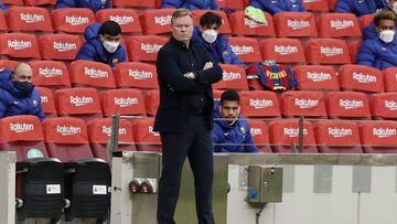 Barcelona coach Ronald Koeman on the touchline against Granada. 