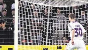 <b>GOL DECISIVO. </b>Oliveira, cómo no, logró de esta manera el tanto que daba los tres puntos al Betis. La asistencia había sido de Joaquín.