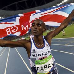 Mo Farah revalida el oro en
10.000 tras la estela de Viren