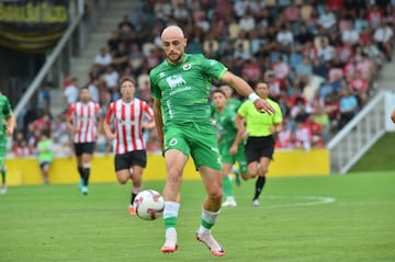 José Alberto recuperará a Ekain, autor del gol decisivo la pasada temporada contra el Sporting en Santander.