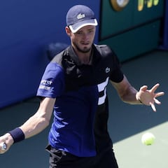 Medvedev inicia la defensa del título con victoria ante Giron