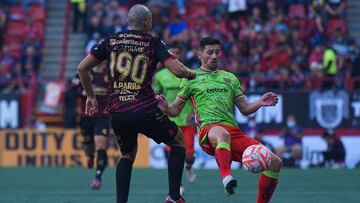 (L-R), Rodrigo Parra of Tijuana and Maximiliano Silvera of Juarez during the game Tijuana vs FC Juarez, corresponding Round 02 the Torneo Apertura 2022 of the Liga BBVA MX at Caliente Stadium, on July 8, 2022.
<br><br>
(I-D), Rodrigo Parra de Tijuana y Maximiliano Silvera de Juarez durante el partido Tijuana vs FC Juarez, correspondiente a la Jornada 02 del Torneo Apertura 2022 de la Liga BBVA MX en el Estadio Caliente, el 8 de julio de 2022.