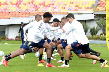 El equipo de Reinaldo Rueda realizó su última práctica en la capital colombiana en el estadio El Campín. Viajarán a Montevideo este martes 5 de octubre y allí continuarán con su preparación para enfrentar a la Selección de Uruguay este jueves 7 de octubre. 