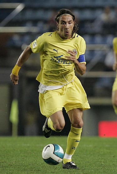 En el Villarreal, militó entre 2003 y 2007, siendo parte del equipo que comenzó a consolidarse en competiciones europeas. Ganó dos Copas Intertoto (2003 y 2004), que permitieron al club disputar la Copa de la UEFA, y aportó experiencia y goles en una etapa de crecimiento para el Submarino Amarillo.
