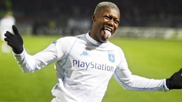 Camisetas de fútbol históricas que fueron patrocinadas por videojuegos y consolas: del Sevilla de Maradona con Super Nintendo al Arsenal de Wenger con SEGA