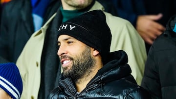 Jordi Alba, de Inter Miami, viajó a Barcelona para sus vacaciones y estuvo cerca de sus excompañeros del Barça ante el Atlético de Madrid.