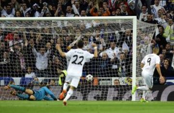 1-0. Benzema anota el primer gol.