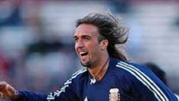 <b>DUDAS.</B> Batistuta medita su futuro y aún no sabe si continuará jugando al fútbol.