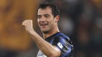 Un gol de Stankovic acerca al Inter de Milán a la final