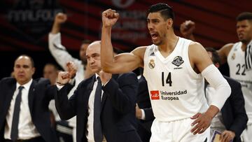 Basketball - EuroLeague Final Four Semi Final B - CSKA Moscow vs Real Madrid - Fernando Buesa Arena, Vitoria-Gasteiz, Spain - May 17, 2019 Real Madrid&acirc;s Gustavo Ayon and coach Pablo Laso celebrate. REUTERS/Sergio Perez