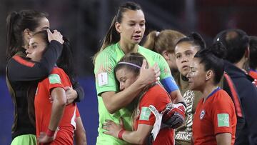 Chile goalkeeper Claudia Endler, center left, hugs teammate Yanara Aedo at the end of the Women's World Cup Group F soccer match between Thailand and Chile at the Roazhon Park in Rennes, France, Thursday, June 20, 2019. Chile won 2-0, one goal short of the win by three goals difference needed to qualify for the next round. (AP Photo/David Vincent)