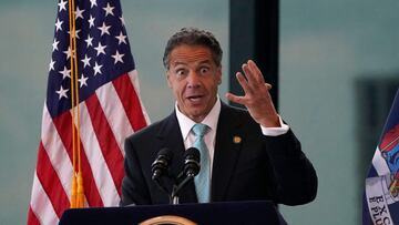 El gobernador de Nueva York, Andrew Cuomo, habla durante un evento para anunciar que Nueva York levantar&aacute; las restricciones de Covid-19, despu&eacute;s de que el estado despej&oacute; el umbral del 70% de vacunados, en el One World Trade Center de Nueva York el 15 de junio de 2021. 
 