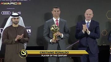 Cristiano recibe el premio a mejor jugador del Siglo XXI