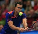Tsonga venció y se enfrentará el checo Rosol en la semifinal