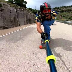 Nunca se había visto un video de longboard con tantas piñas