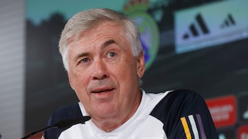 Carlo Ancelotti, durante la rueda de prensa posterior al entrenamiento realizado este viernes en la Ciudad Deportiva de Valdebebas. EFE/Juan Carlos Hidalgo