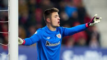 PAMPLONA, SPAIN - MARCH 01: Julen Agirrezabala of Athletic Club gives instructions to teammates during the Copa del Rey Semi Final Leg One match between CA Osasuna and Athletic Club at Estadio El Sadar on March 01, 2023 in Pamplona, Spain. (Photo by Juan Manuel Serrano Arce/Getty Images)