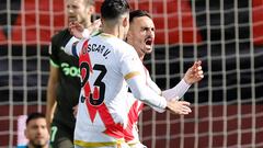 Álvaro celebra con Óscar Valentín su 1-0 al Girona.