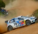 Jari-Matti Latvala le regala el liderato a Sebastien Ogier