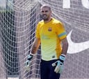 Según Radio Barcelona, Valdés abandonará el Barça este verano