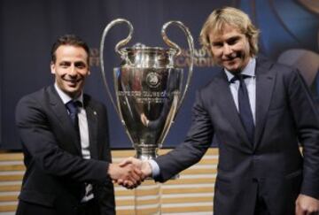 Ludovic Giuly y Pavel Nedved.