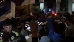 El banderazo de los hinchas de la UC antes de la Supercopa