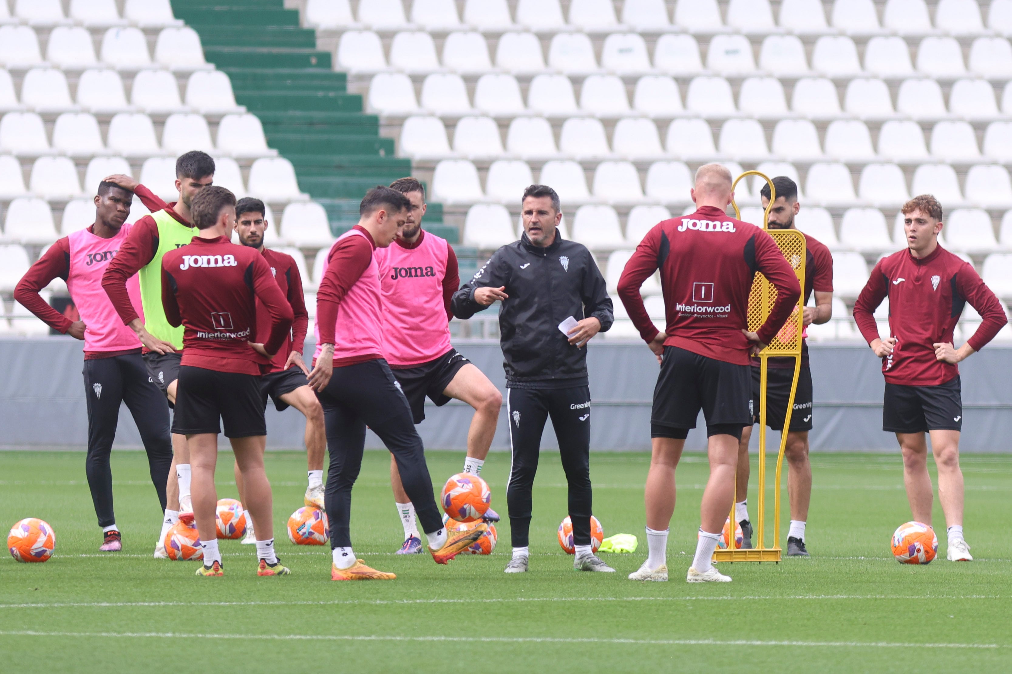 Entrenamiento del Córdoba a puerta abierta para la afición (en la imagen, Iván Ania)