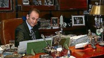 <b>PAPEL PROTAGONISTA. </b>Manuel Ruiz de Lopera seguirá siendo una figura esencial en el Betis haya venta o no. Su experiencia siempre es muy valiosa en este equipo.