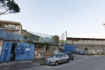 El 'Centro Sportivo di Soccavo', antigua Ciudad Deportiva del Nápoles, se encuentra en total estado de abandono desde 2004.