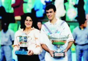 Los campeones de la edición de 1994 de Roland Garros, Arantxa Sánchez Vicario con Sergi Bruguera, que también ganó en 1993.