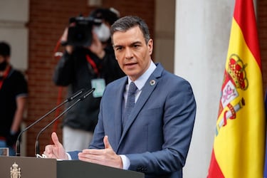 El presidente del Gobierno nació el 29 de febrero de 1972, y es una de las pocas celebridades que cumple años en esta fecha. Para estos casos, en España existe una norma civil que establece que los nacidos un 29 de febrero cumplen años a las 00:00 horas del 28 de febrero.