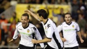 <b>UNA GARANTÍA. </b>Los dos delanteros del Valencia golean cuando juegan en Mestalla.