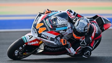 Doha (Qatar), 08/03/2024.- Spanish Moto2 rider Aron Canet and Fantic Racing in action during the free practice session of the Motorcycling Grand Prix of Qatar at the Losail International Circuit in Doha, Qatar, 08 March 2024. The 2024 MotoGP World Championship season's first race will be held at Losail International Circuit on 10 March. (Motociclismo, Ciclismo, Catar) EFE/EPA/NOUSHAD THEKKAYIL
