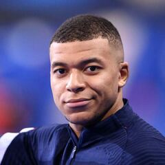 Ramos 'ayuda' a Mbappé