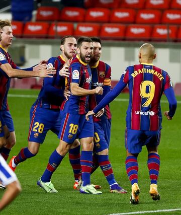 1-1. Jordi Alba celebró el primer gol.