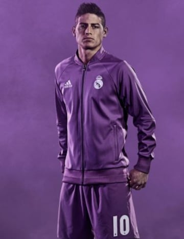 El volante colombiano James Rodríguez es imagen del Real Madrid y Adidas en la presentación su nueva indumentaria para la temporada 2015-2016.